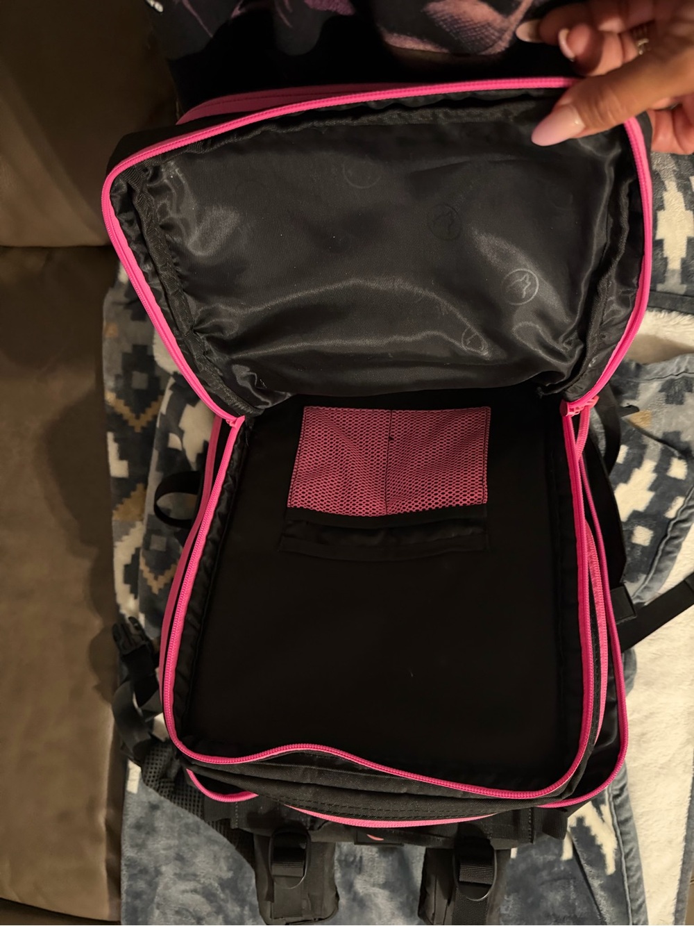 Wolfpak 25L Black & Pink Tactical Backpack - Trust Your Instincts - Picture 3 of 9